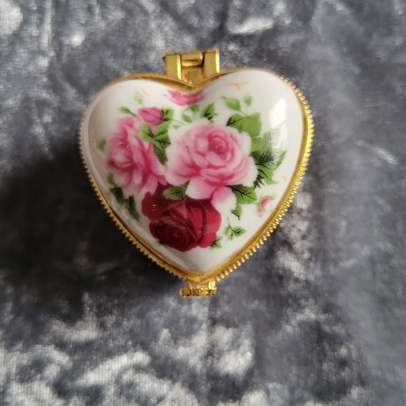 ๐3FOR$16๐Vintage Heart Trinket Box Ceramic